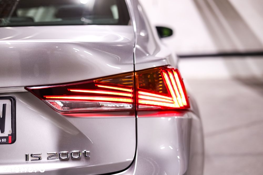 Lexus IS 200t / 300 Elegance - 16