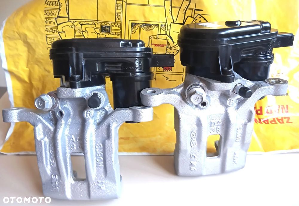 ZACISK HAMULCOWY PASSAT B5,B6,B7,CC,TIGUAN,SHARAN,ALHAMBRA,AUDI A6 C6,C5,C7,A4 B8,A8 D3 D4,Q3,Q5,A5,MAZDA CX5,VOLVO S60,V60,XC60,S80,XC70,V70,HYUNDAI i40,i30,KIA CEED II III.OPTIMA SPORTAGE ,LANCIA THESIS,FORD MONDEO MK4,MK5,GALAXY,S-MAX,EDGE,VIVARO TRAFIC LAGUNA SCENIC III MEGANE III ESPACE V CAPTUR IVECO, CRUZE - 11