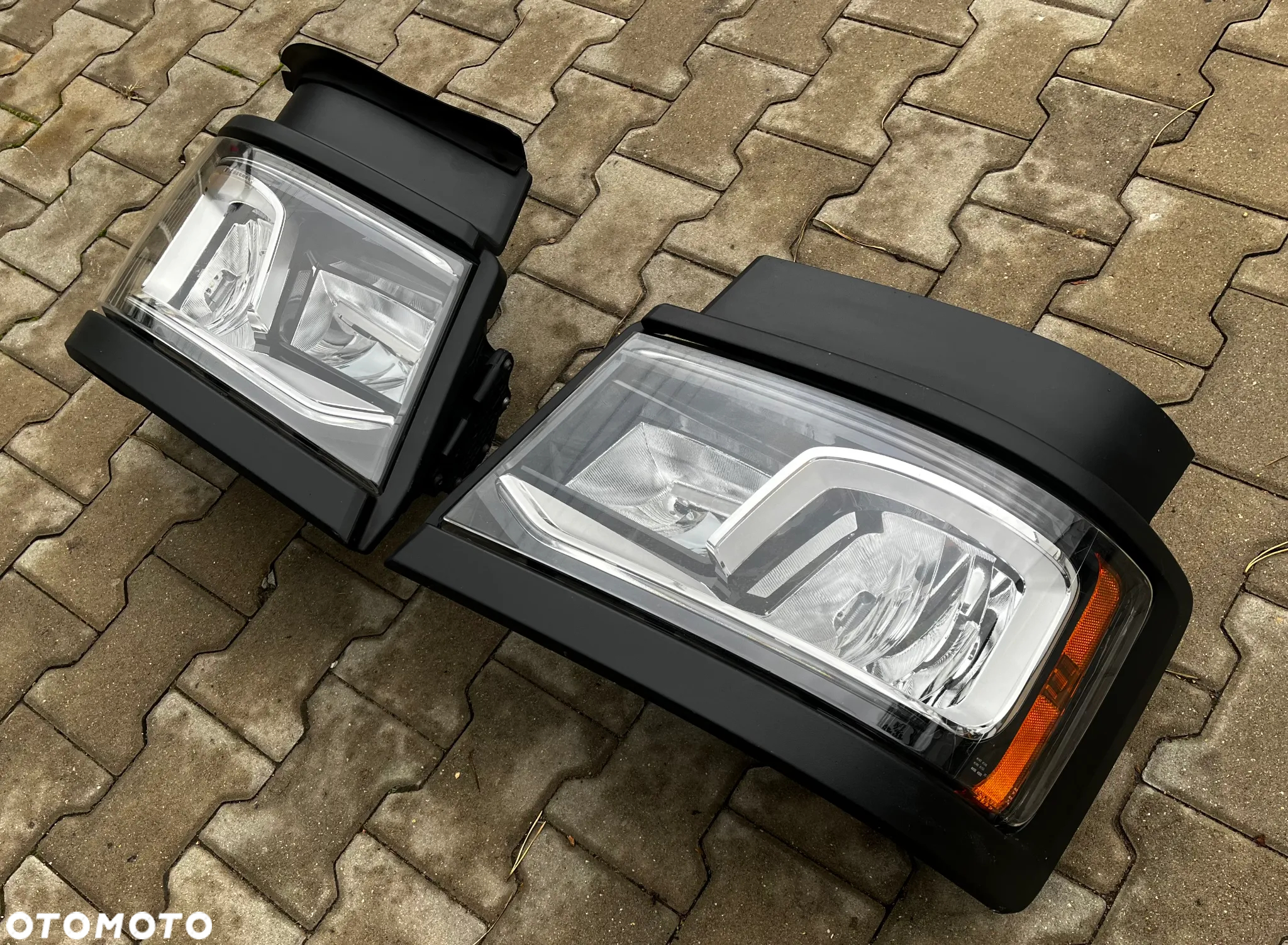 LAMPA REFLEKTOR SCANIA LED R S 2674390 2674391 - 4