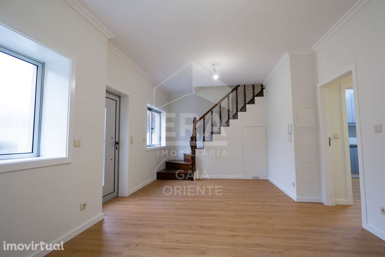 Moradia T3 Renovada junto à A1 nos Carvalhos - Grande imagem: 3/28