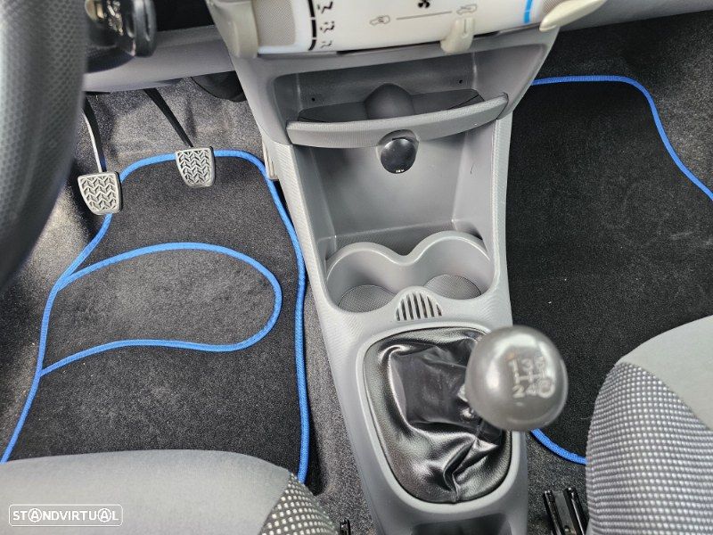 Peugeot 107 1.0 Urban - 25