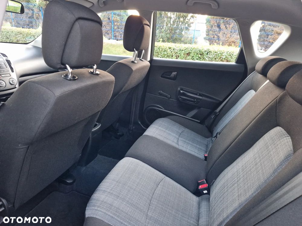 Kia Ceed - 34
