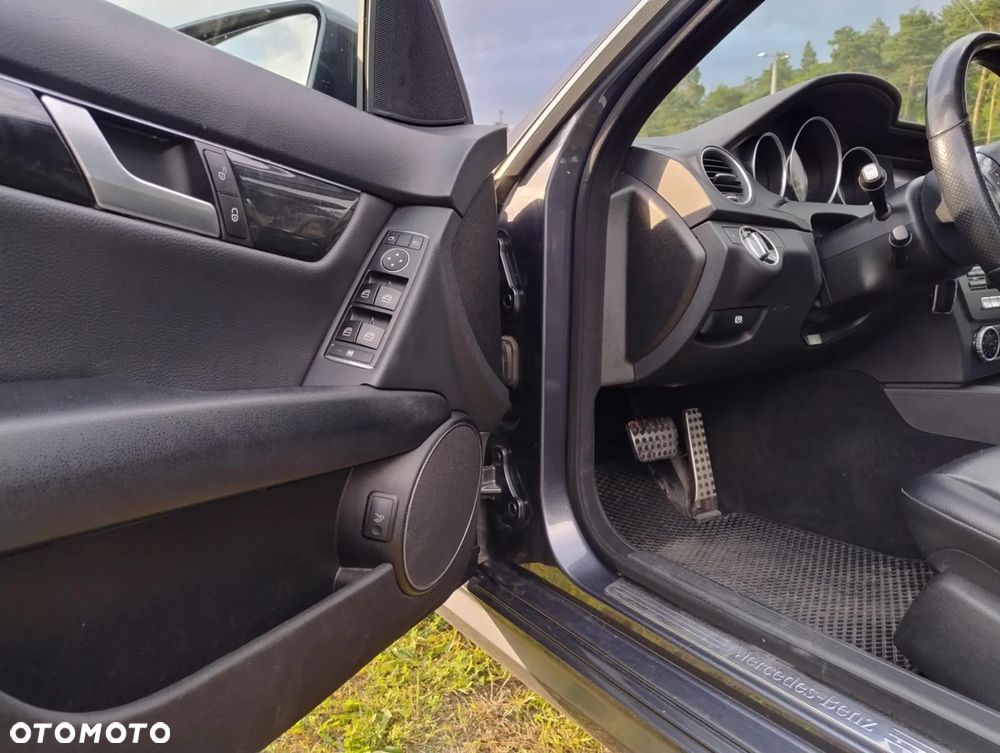 Mercedes-Benz Klasa C 350 4Matic (BlueEFFICIENCY) 7G-TRONIC Avantgarde - 15