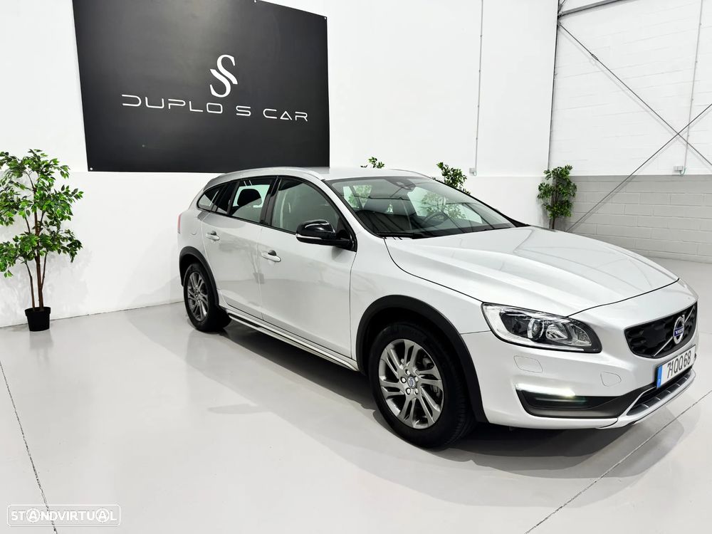 Volvo V60 Cross Country 2.0 D3 Summum - 4