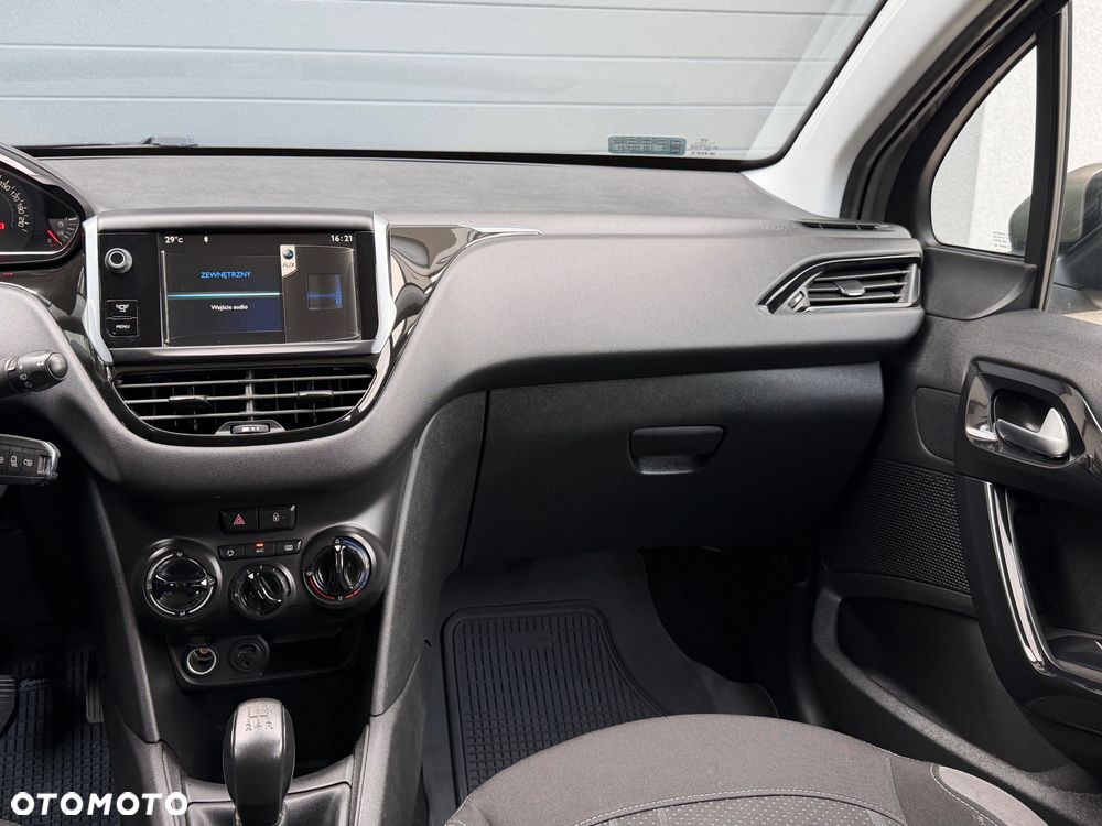 Peugeot 208 - 13