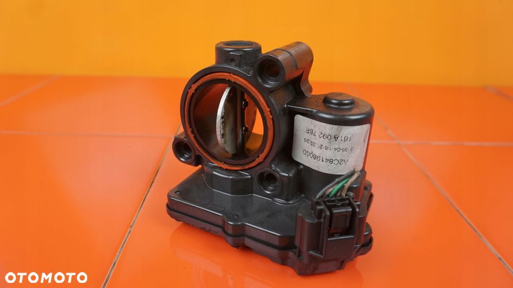 TRAFIC III VIVARO 1.6 DCI 16r 116KM R9M408 przepustnica H8201374868 - 4