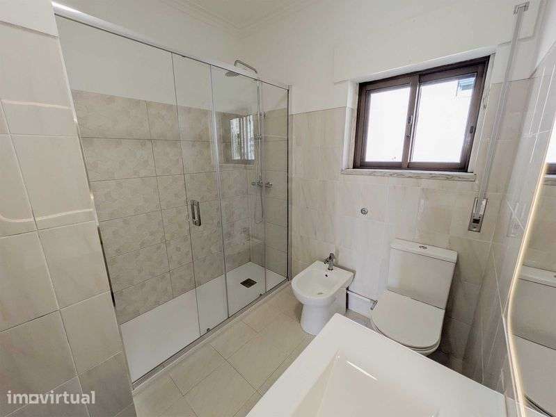 T2 Remodelado | 88 m² | Santa Iria de Azóia | Cozinha Nova Equipada - Grande imagem: 2/9