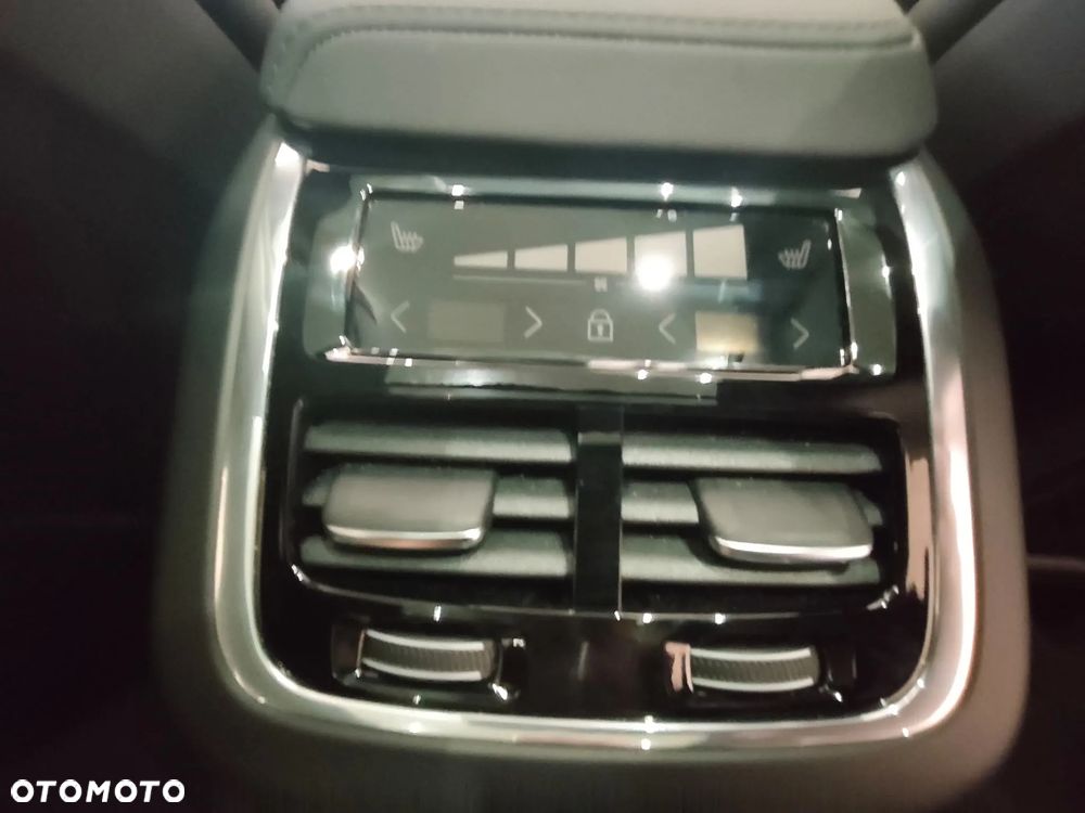 Volvo XC 60 B5 B AWD Ultimate Black Edition - 36