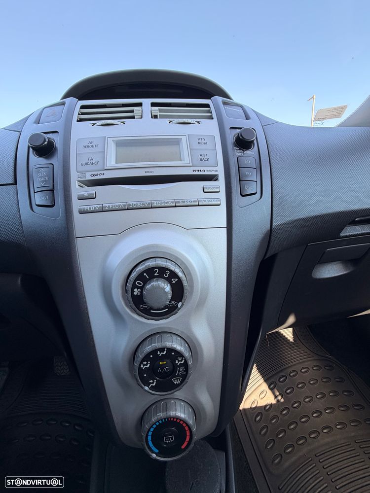 Toyota Yaris 1.4 D-4D Sol AC+VSC - 27