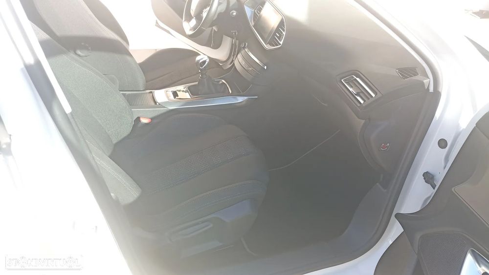 Peugeot 308 1.6 BlueHDi GT Line - 27