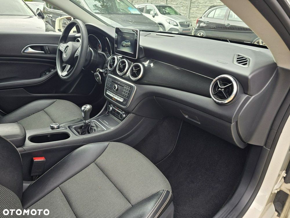 Mercedes-Benz CLA Shooting Brake 180 d - 10