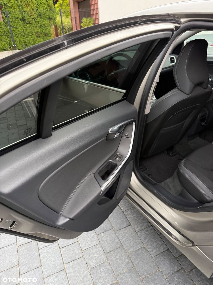 Volvo S60 D4 Drive-E Momentum - 19