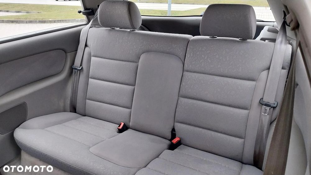 Audi A3 3-drzwiowe 1.6 Ambiente - 12