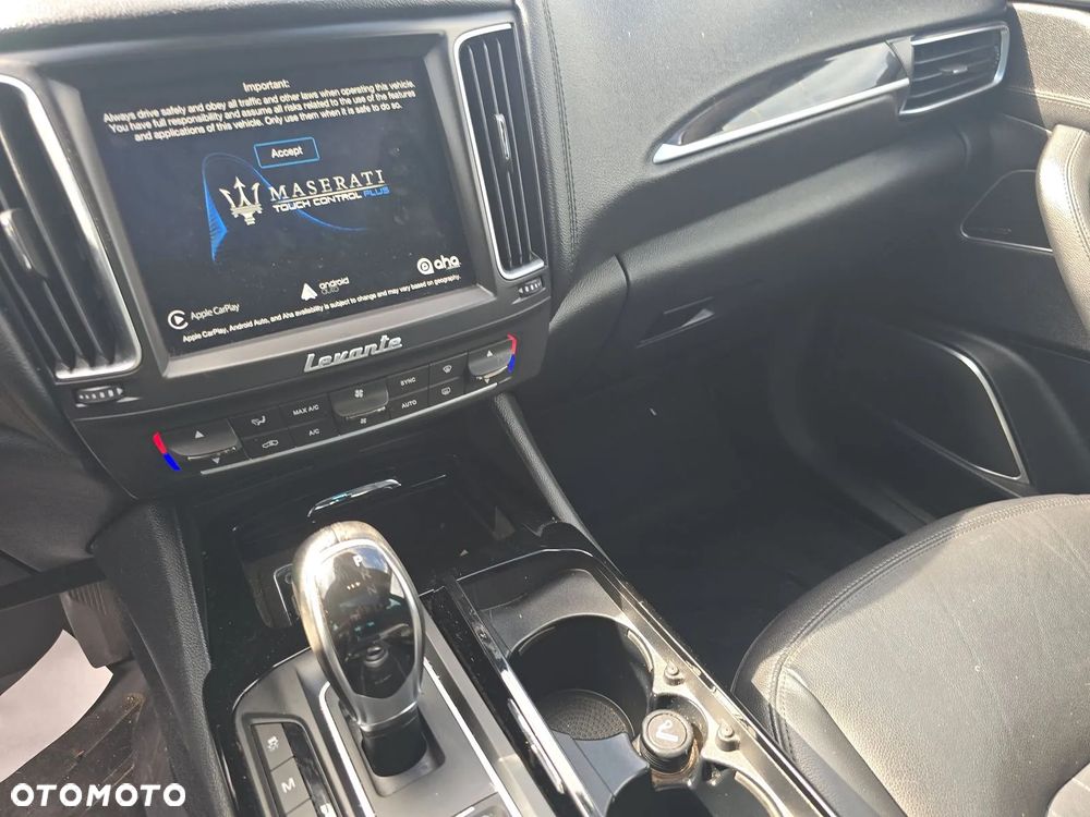 Maserati Levante S Essence - 13