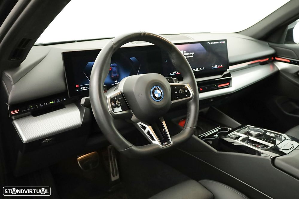 BMW 530 e Pack Desportivo M - 8