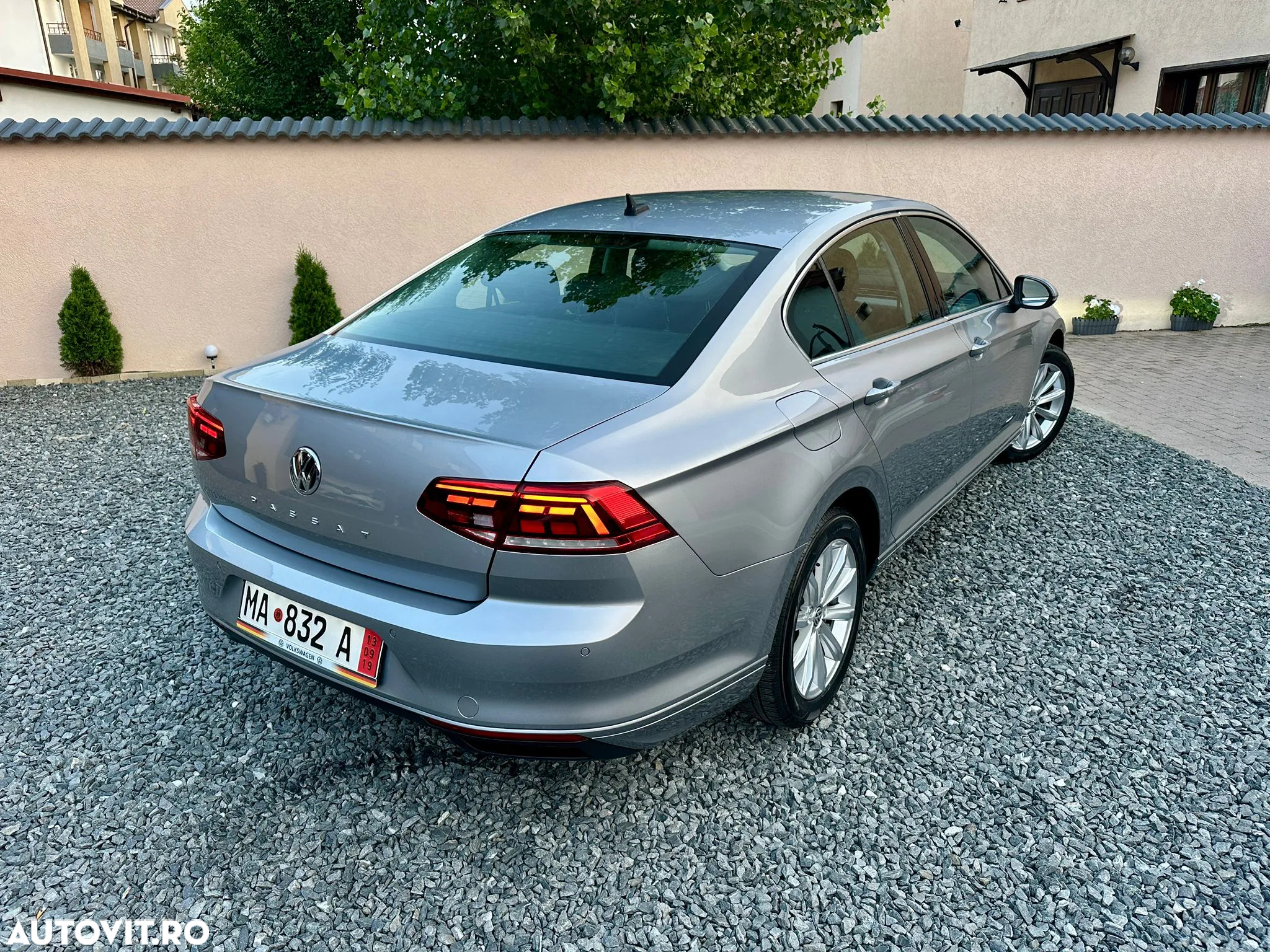 Volkswagen Passat - 2