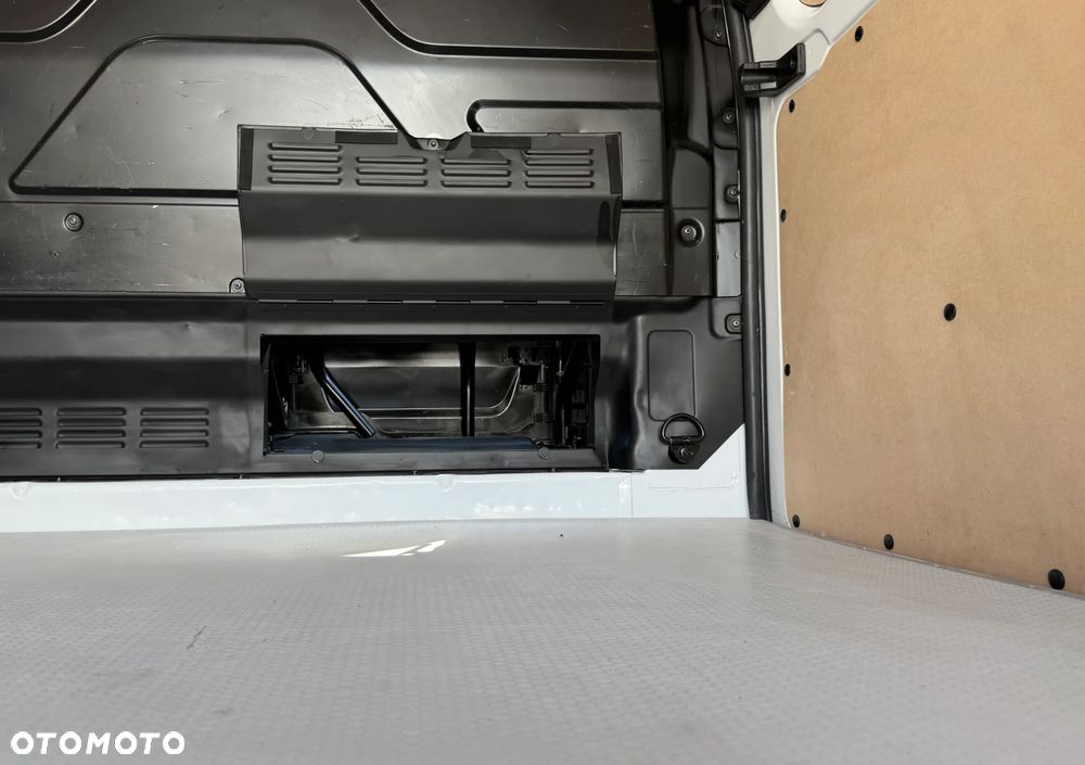 Ford TRANSIT CUSTOM VAN 300L MODEL L2H1 Long VAT-1 Cięż. 3 osobowy SILNIK 2.0 130KM Euro-6 DUŻA ŁADOWNOŚĆ 1086kg DMC 3000kg Homologacja na hak 2800kg ZABUDOWA PAKI! Niski przebieg TYLKO 93tys.km! - 40