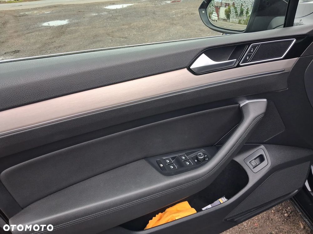 Volkswagen Passat 1.6 TDI SCR DSG Business - 9
