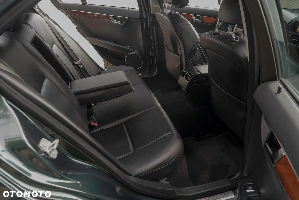 Mercedes-Benz Klasa C 300 7G-TRONIC SPORT EDITION - 19
