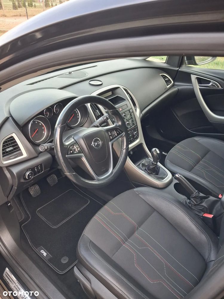 Opel Astra 1.4 150 Jahre - 11