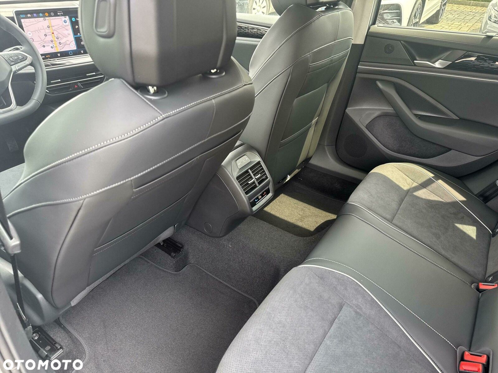 Volkswagen Passat - 21