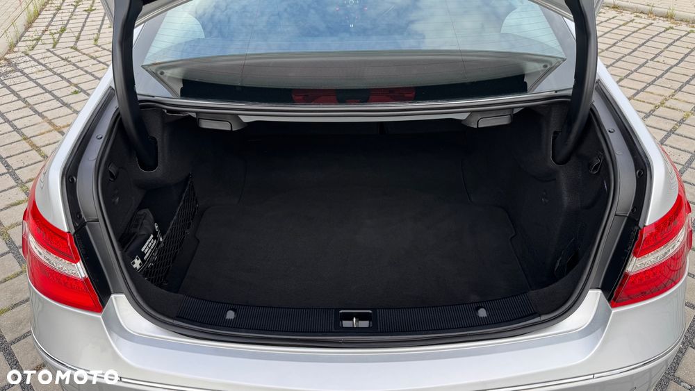 Mercedes-Benz Klasa E 250 CGI BlueEffICIENCY - 31