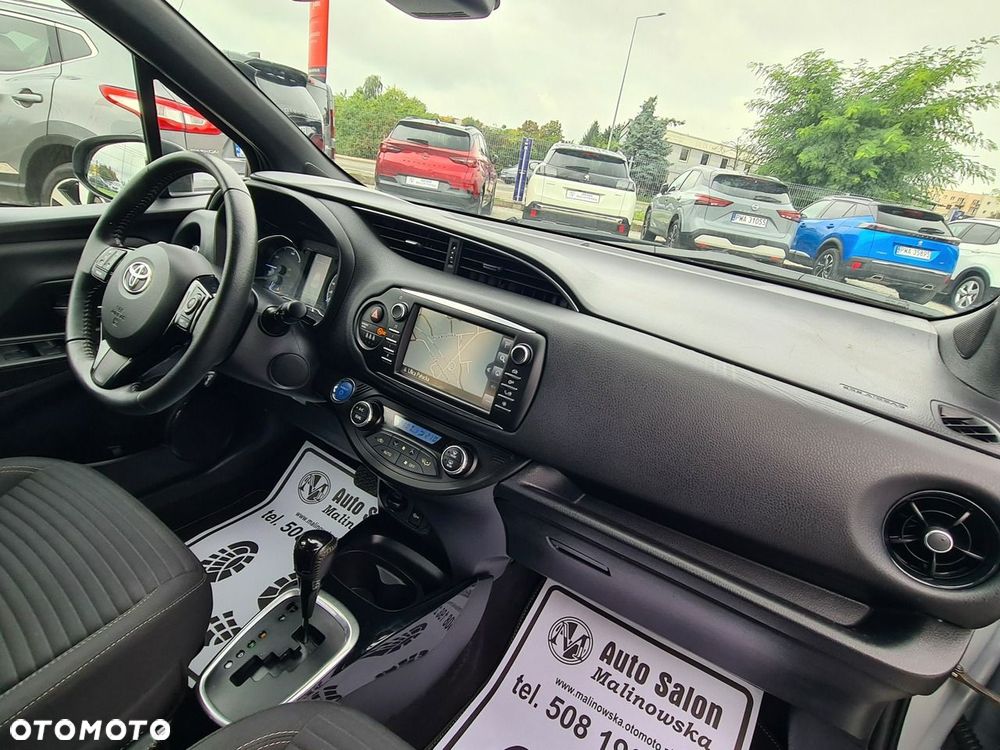 Toyota Yaris Hybrid 100 Premium - 32