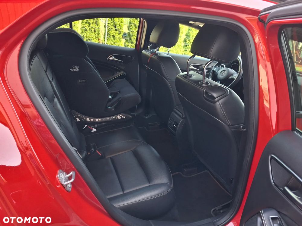 Mercedes-Benz GLA 250 4Matic 7G-DCT AMG Line - 15
