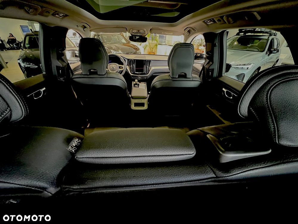 Volvo XC 60 B5 B AWD Plus Dark - 26