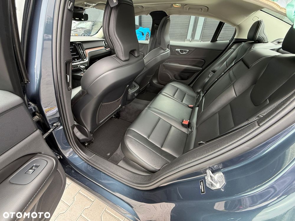 Volvo S60 T5 Momentum Pro - 23