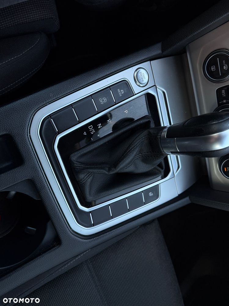 Volkswagen Passat - 16
