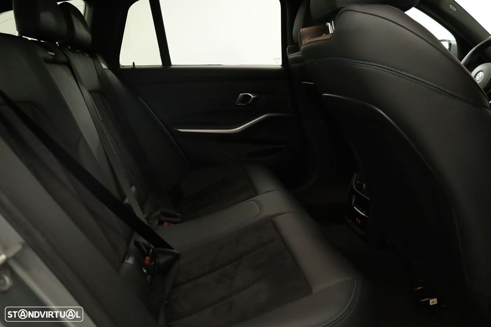BMW 320 d Pack Desportivo M Auto - 21