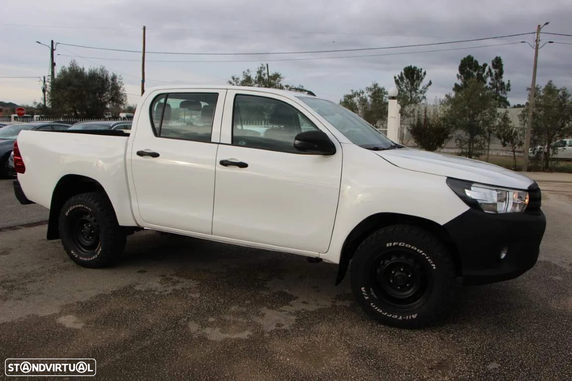 Toyota Hilux 2.4 D-4D 4WD CD CM - 15