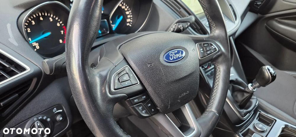 Ford Kuga 1.5 EcoBoost 2x4 Titanium - 32