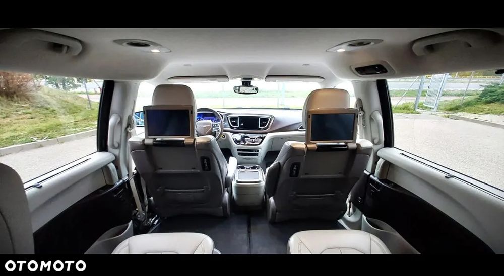 Chrysler Pacifica - 11