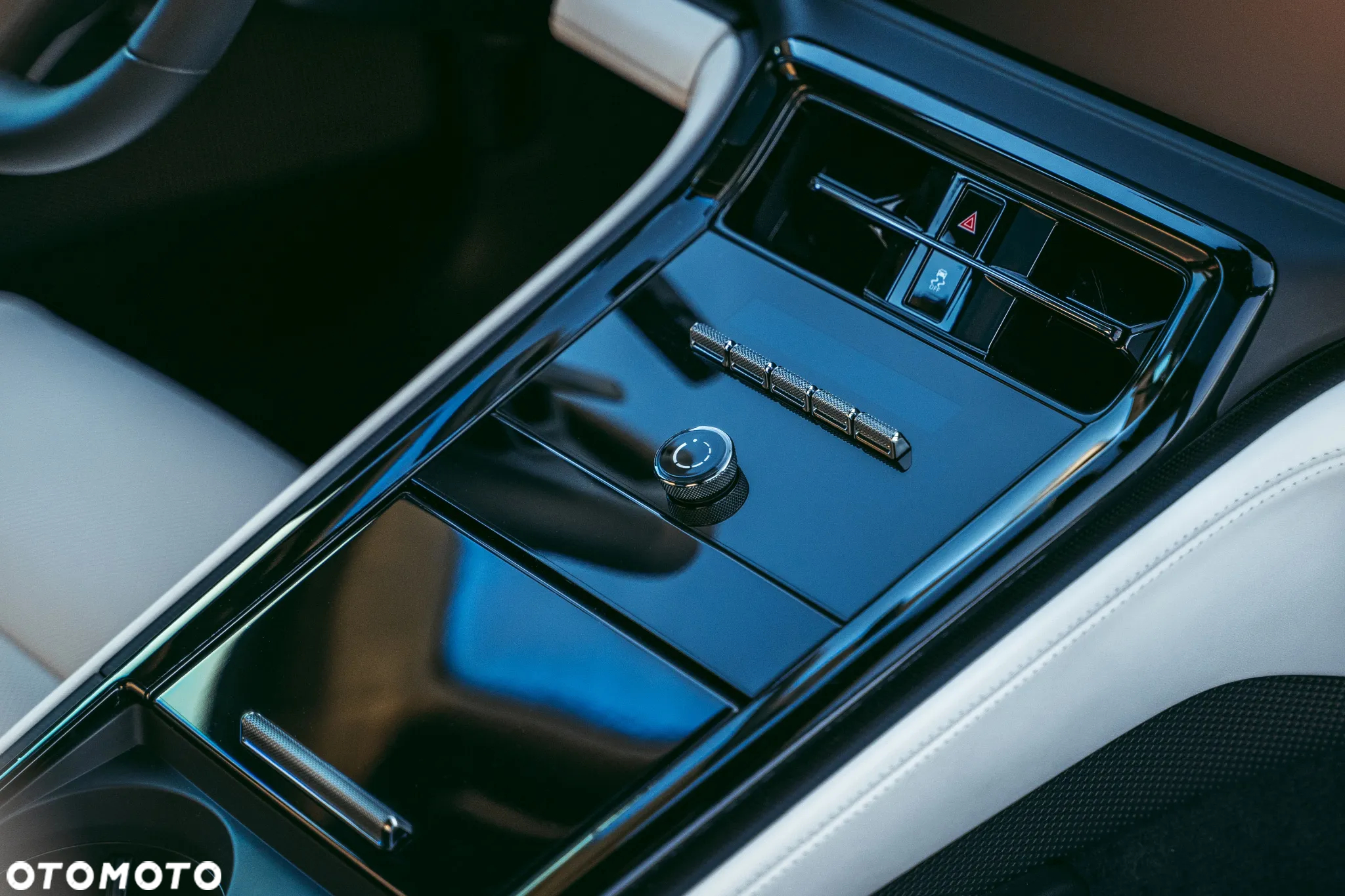Porsche Panamera ver-4-e--hybrid-phev - 26