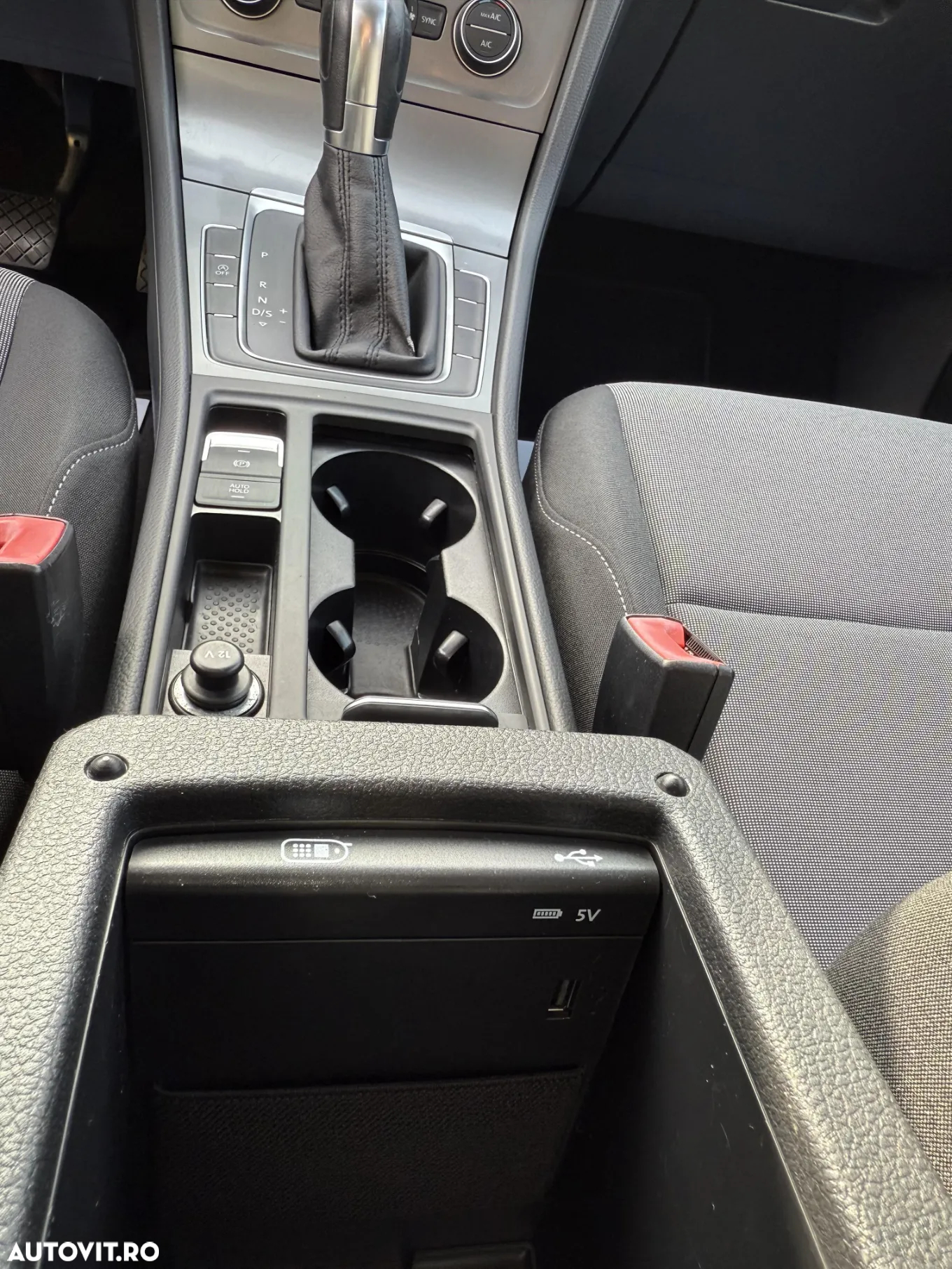 Volkswagen Golf 1.6 TDI DPF DSG BlueMotion Technology Trendline - 16