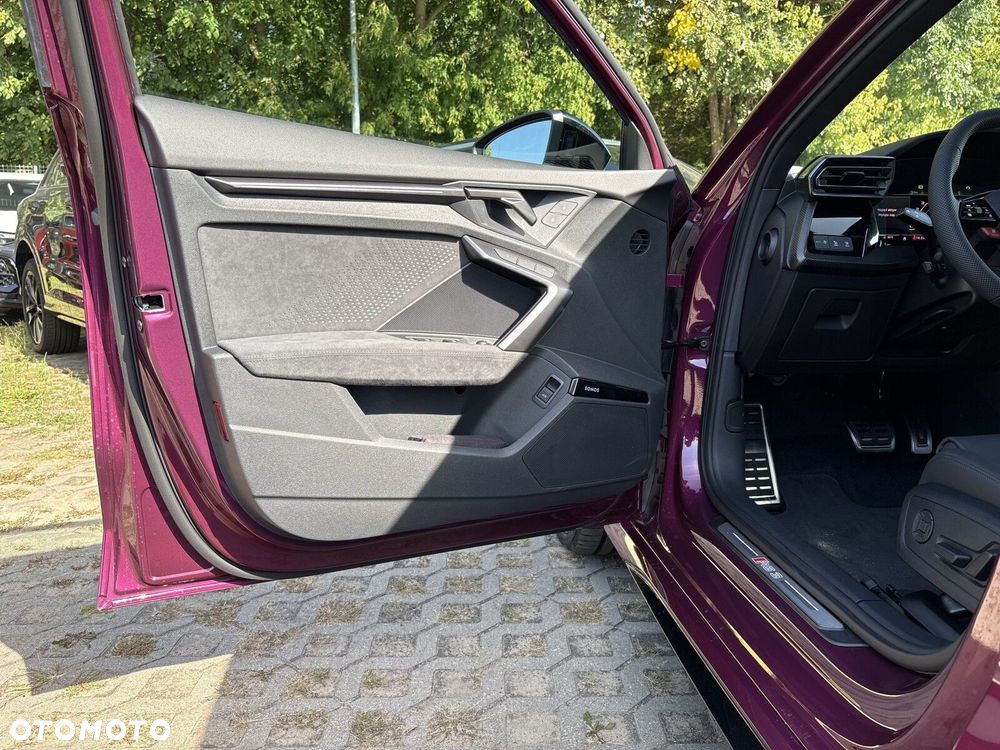 Audi RS3 Limousine - 11