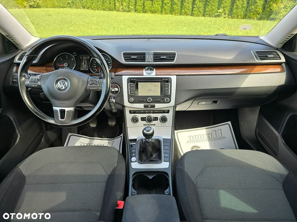 Volkswagen Passat - 32