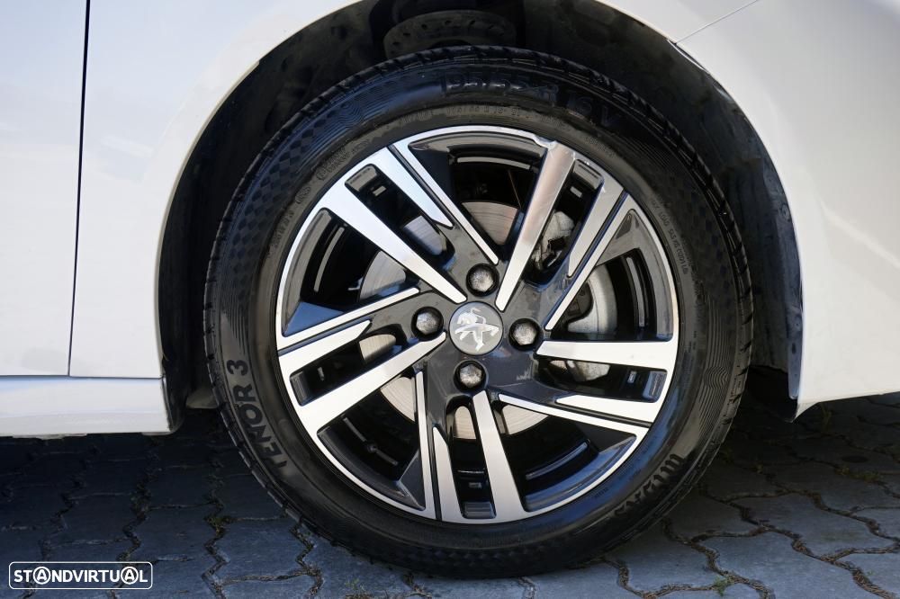 Peugeot 208 PureTech 100 EAT8 Allure - 32