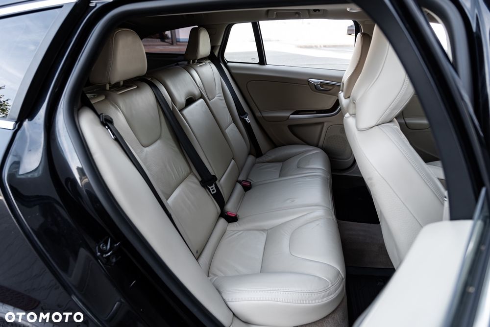 Volvo V60 T6 AWD Geartronic Summum - 21