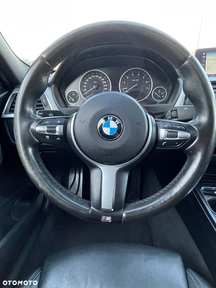 BMW Seria 3 330e iPerformance M Sport Shadow - 38