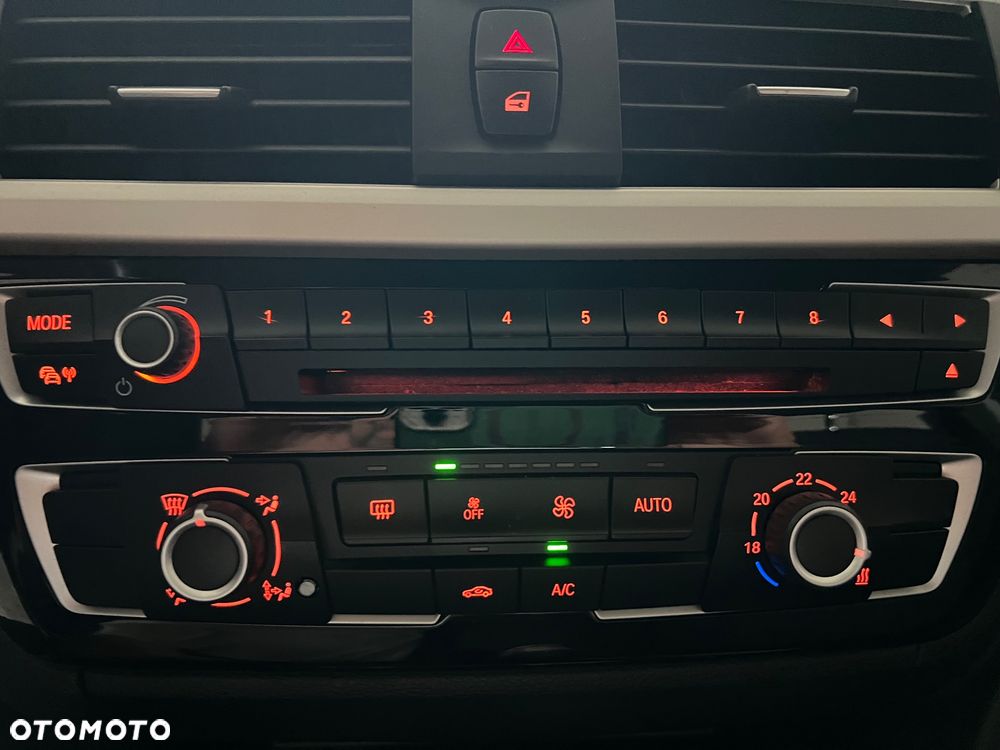 BMW Seria 3 318d xDrive - 32