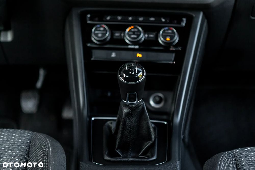 Volkswagen Touran - 30