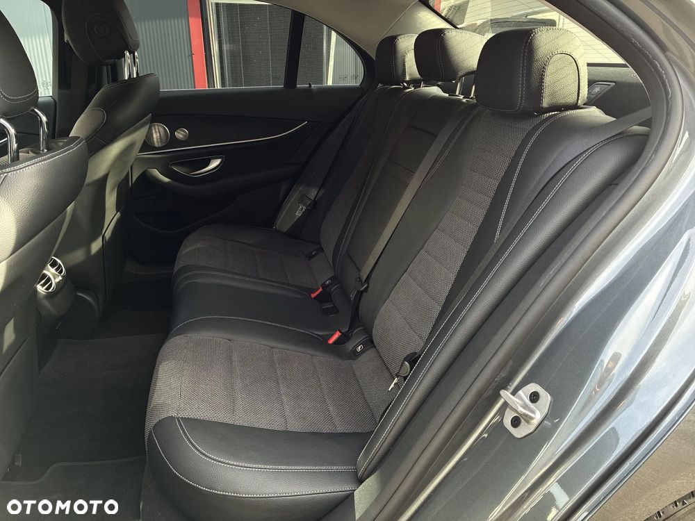 Mercedes-Benz Klasa E 300 d 4-Matic AMG/Avantgarde - 37
