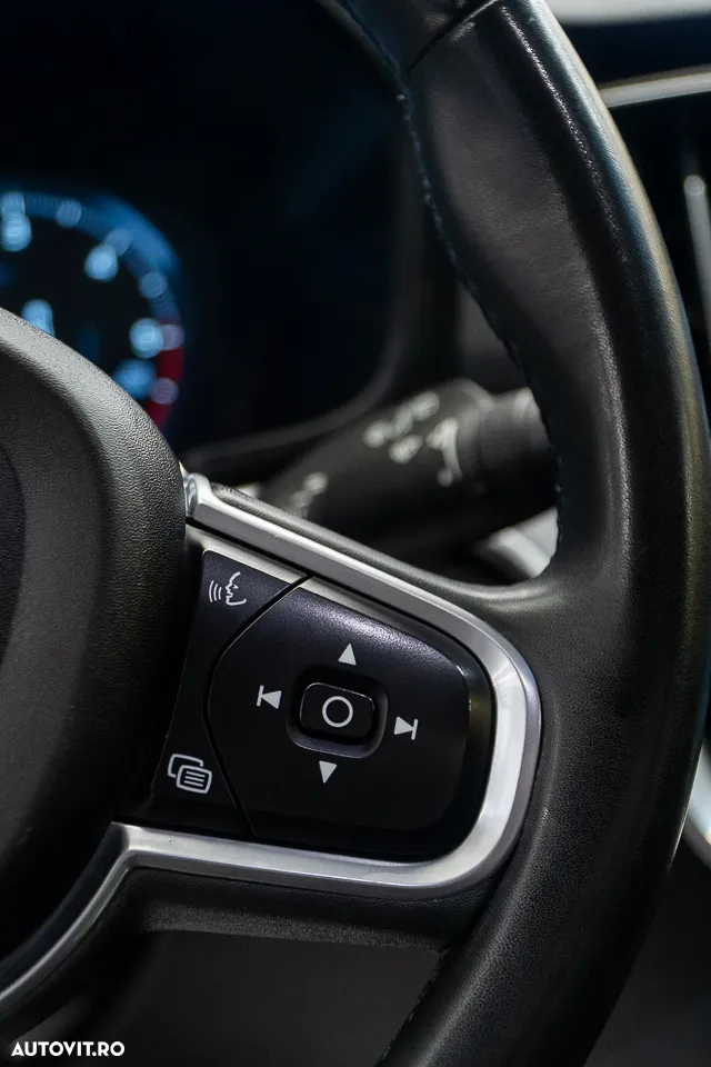 Volvo V60 B4 MHEV AT8 FWD Momentum - 27