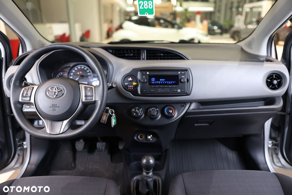 Toyota Yaris - 10