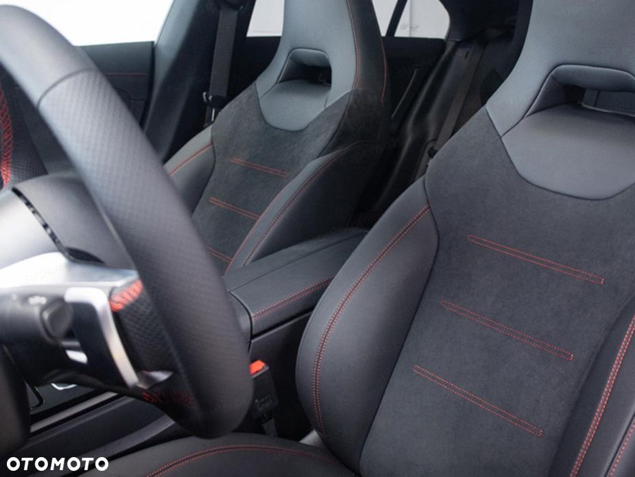 Mercedes-Benz CLA 220 4-Matic AMG Line 7G-DCT - 5