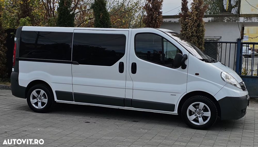 Opel Vivaro 2011 photo 4