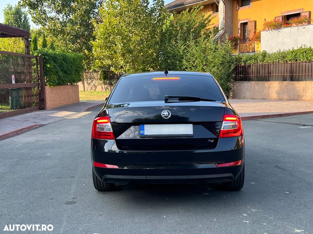 Skoda Octavia 2.0 TDI ELEGANCE DSG - 5